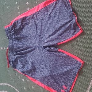 Under Armour Boys shorts L loose